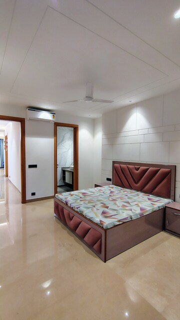 Bedroom in 3 BHK Builder Floor at DLF Atria, Dlf Phase ii – for Rent