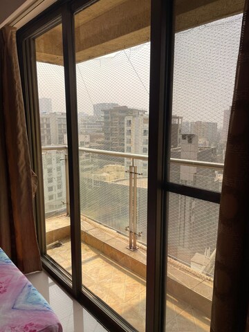 Room in 2 BHK Apartment at Khar West – for Rent
