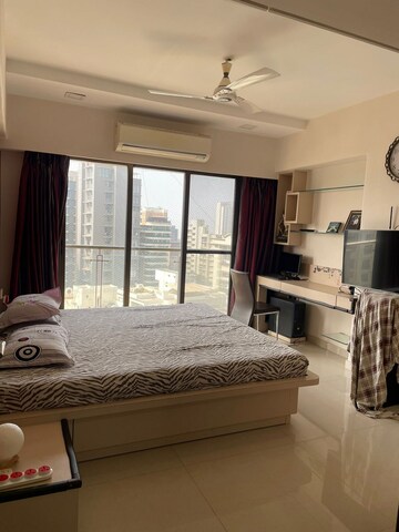 Bedroom in 2 BHK Apartment at Khar West – for Rent