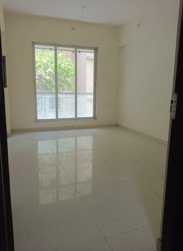 Room in 3 BHK Apartment at Thane West – for Rent
