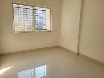 Room in 2 BHK Apartment at Majestique Aqua, Phursungi – for Sale