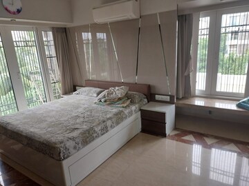 Bedroom in 3 BHK Apartment at Juhu – for Rent