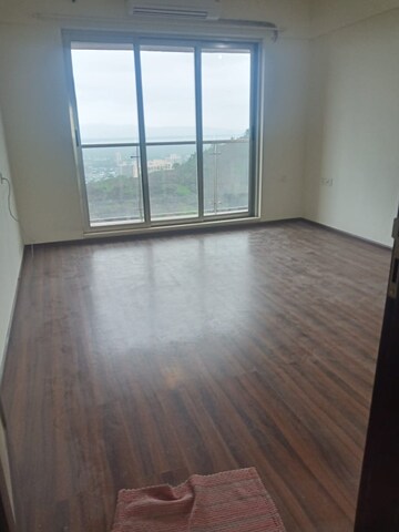 Room in 4 BHK Apartment at Rajesh Raj Grandeur, Powai – for Rent