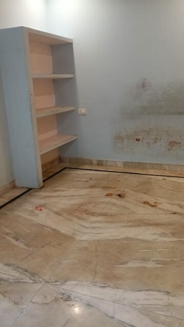Room in 2 BHK Independent House at Jankipuram Extension – for Rent