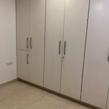 Room in 3 BHK Builder Floor at Vivek Vihar – for Rent