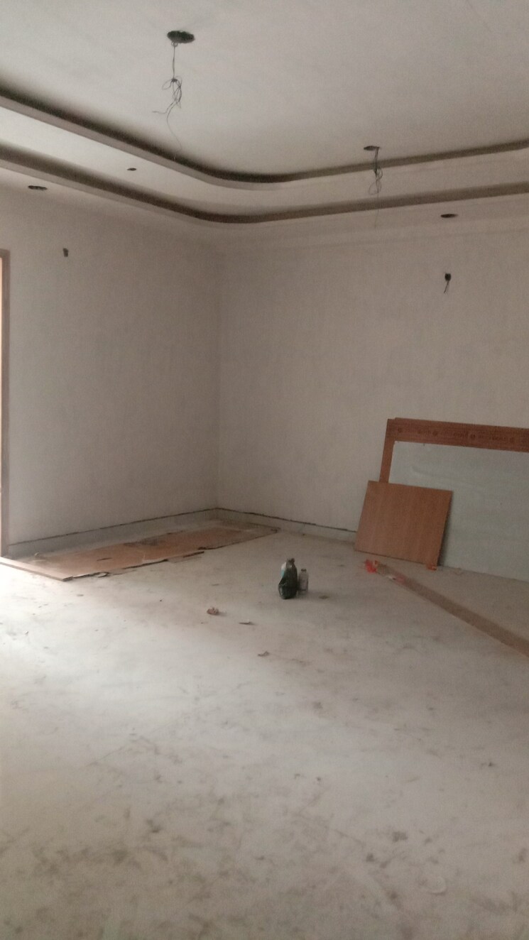 Room, swaran jayanti puram 4 Bedroom 240 Sq.Yd. Builder Floor In Swaran Jayanti Puram Ghaziabad 8102072