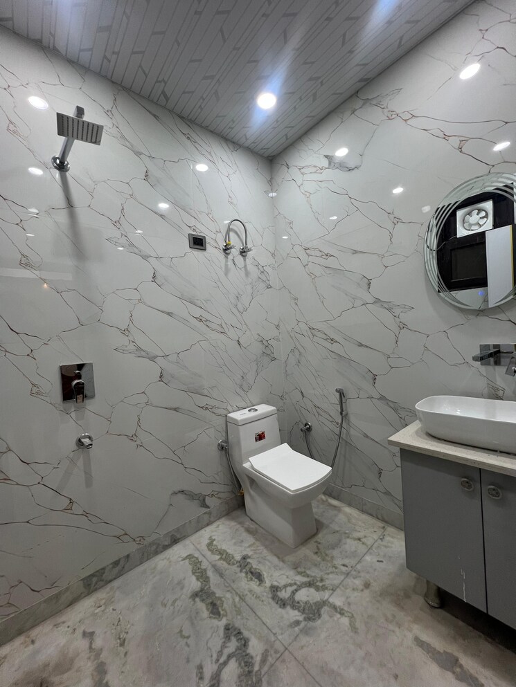 Bathroom, niti khand 3 Bedroom 1250 Sq.Ft. Builder Floor In Niti Khand Ghaziabad 8102076