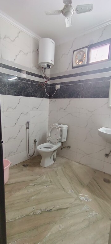 Bathroom in 2 BHK Builder Floor at Arjun Nagar – for Rent