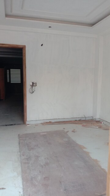 Room in 4 BHK Builder Floor at Swaran Jayanti Puram – for Sale