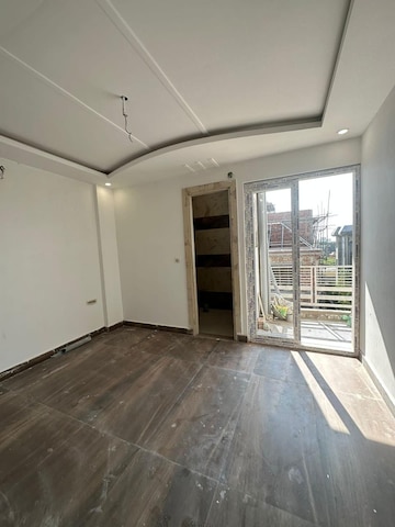 Room in 3 BHK Builder Floor at Sahastradhara Road – for Rent