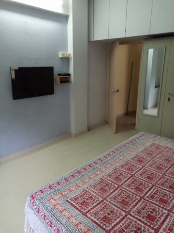 Bedroom in 4 BHK Apartment at Karve Nagar – for Rent