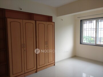 Room in 4 BHK Apartment at Karve Nagar – for Rent