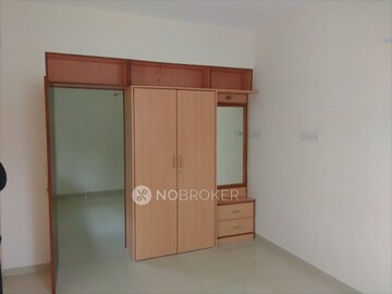 Room in 4 BHK Apartment at Karve Nagar – for Rent