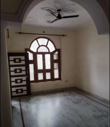 Room in 2 BHK Independent House at Gomti Nagar – for Rent