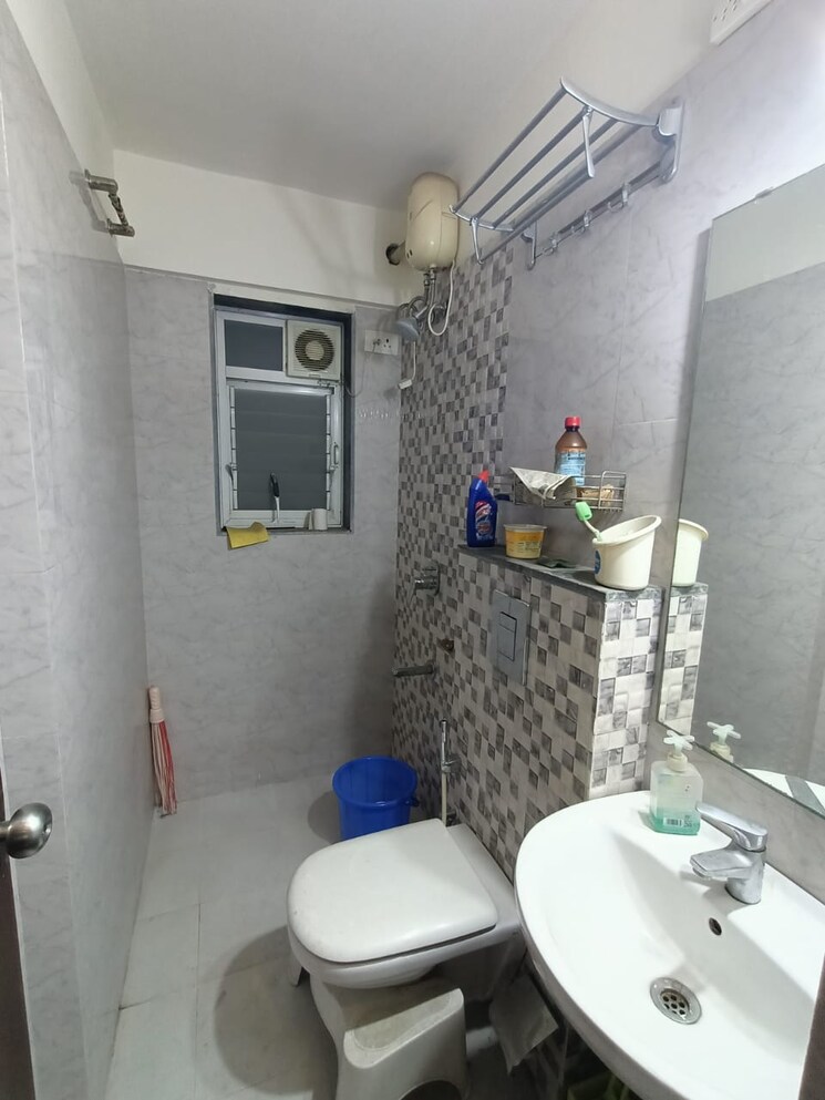 Bathroom, the-wadhwa-solitaire 1 Bedroom 460 Sq.Ft. Apartment In Kolshet Road Thane 8102186