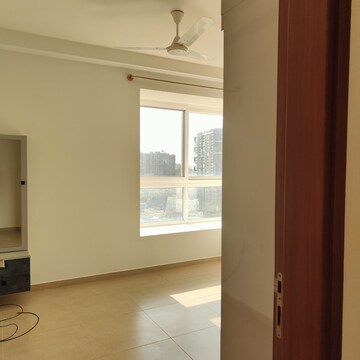 Room in 2.5 BHK Apartment at Bhartiya City Nikoo Homes II, Kannur – for Rent