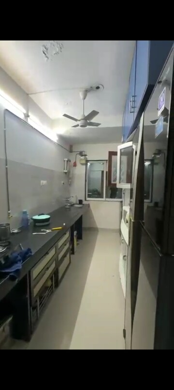 Master Bedroom in 3 BHK Apartment at Jogeshwari West – for Rent