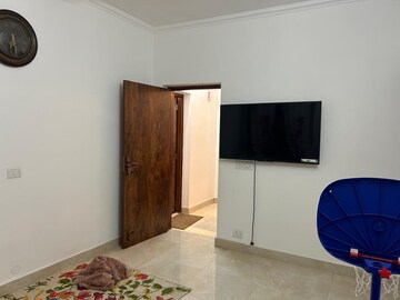 Bedroom in 3 BHK Builder Floor at Greater Kailash Part 3 – for Rent