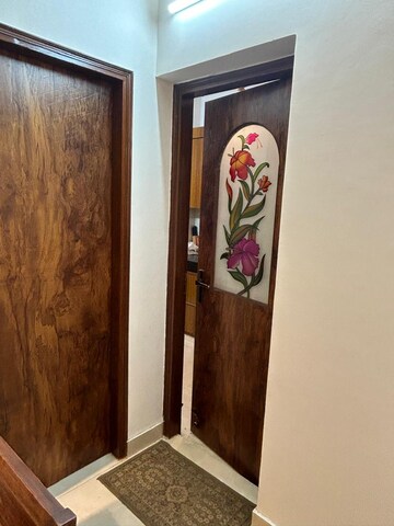 Furnished Amenities in 3 BHK Builder Floor at Greater Kailash Part 3 – for Rent