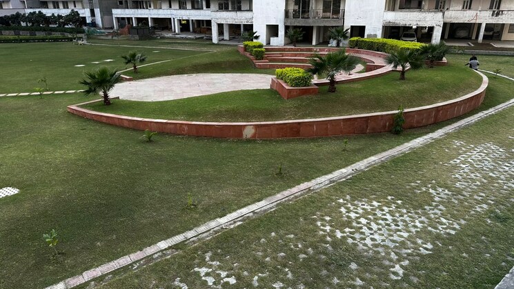 Garden, cosmos-express-99 3 Bedroom 1550 Sq.Ft. Apartment In Sector 99 Gurgaon 8102244