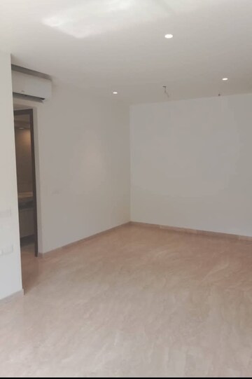 Room in 2 BHK Apartment at Castle Rock, Powai – for Rent