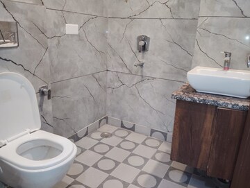 Bathroom in 2.5 BHK Builder Floor at Paschim Vihar – for Rent