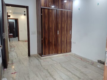 Room in 2.5 BHK Builder Floor at Paschim Vihar – for Rent