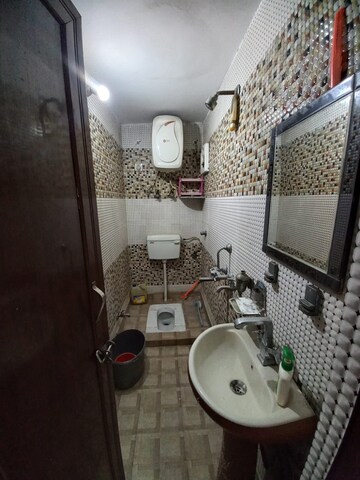 Bathroom in 2 BHK Independent House at Dilshad Garden – for Rent