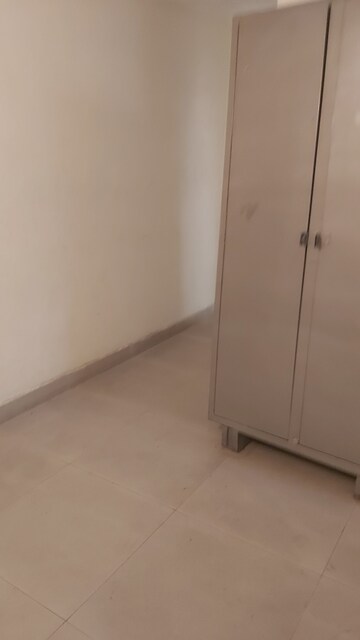 Furnished Amenities in 2.5 BHK Builder Floor at Mayur Vihar – for Rent