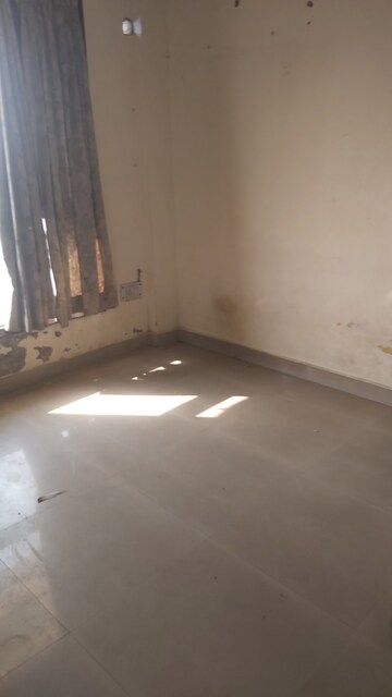 Furnished Amenities in 2.5 BHK Builder Floor at Mayur Vihar – for Rent