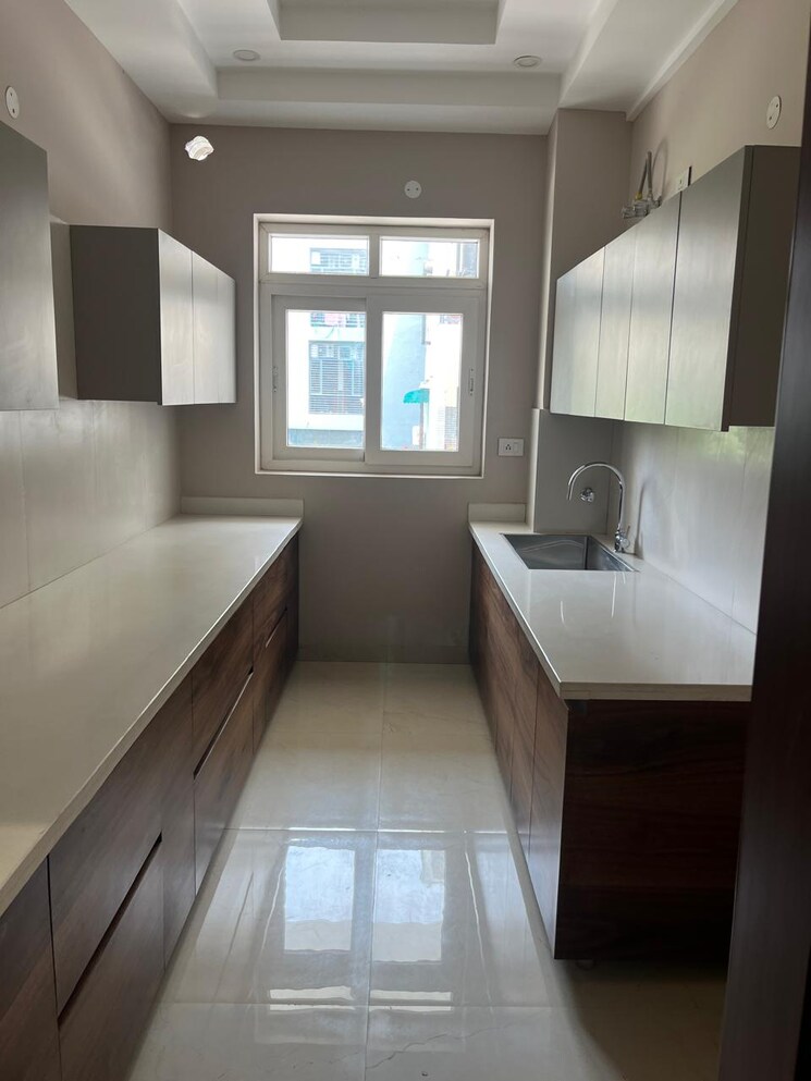 Kitchen, sushma-valencia 3.5 Bedroom 250 Sq.Yd. Apartment In International Airport Road Zirakpur 8102371