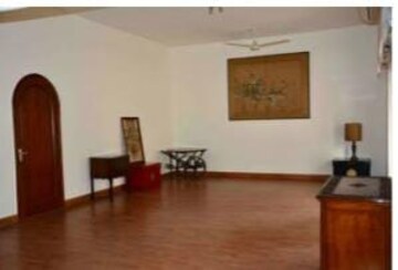 Room in 4 BHK Builder Floor at Shanti Niketan – for Rent