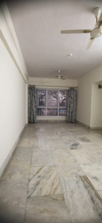Room in 2 BHK Apartment at Andheri West – for Rent
