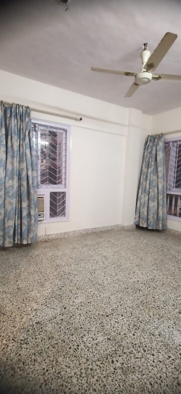 Bedroom in 2 BHK Apartment at Andheri West – for Rent