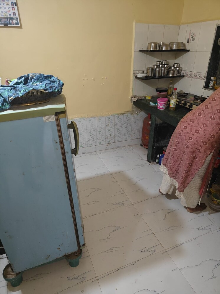  Parking, dombivli west 1 RK 300 Sq.Ft. Apartment In Dombivli West Thane 8102412