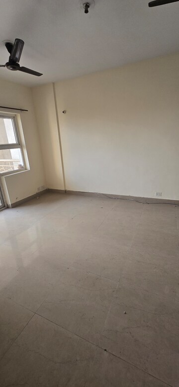 Furnished Amenities in 2 BHK Apartment at BPTP Princess Park, Sector 86 – for Rent