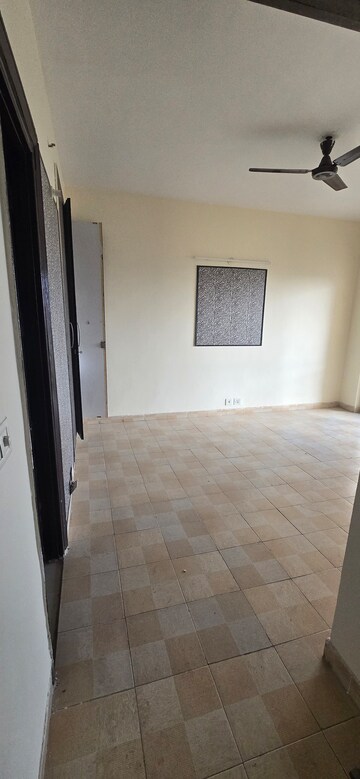Furnished Amenities in 2 BHK Apartment at BPTP Princess Park, Sector 86 – for Rent
