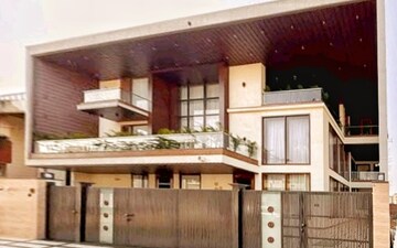 6 BHK Independent House For Sale in Nirman Nagar