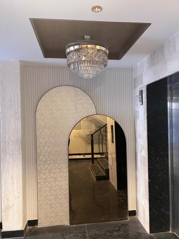 Building Lobby in 4 BHK Builder Floor at Sushant Lok 2, Sector 57 – for Sale