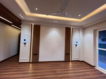 Building Lobby in 4 BHK Builder Floor at Ansal Sushant Floors, Sushant Lok ii – for Sale