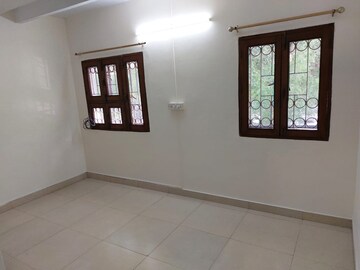 Room in 3.5 BHK Apartment at Vasant Kunj – for Rent