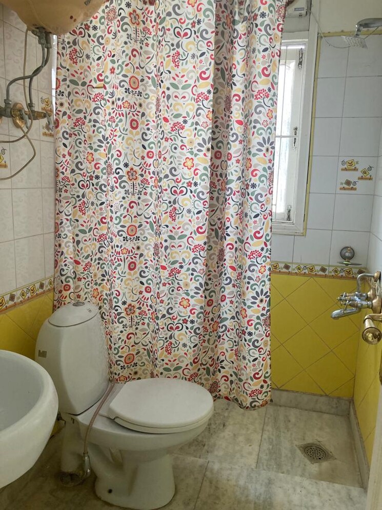 Bathroom, ansal-sushant-floors 3 Bedroom 1000 Sq.Ft. Builder Floor In Sushant Lok ii Gurgaon 8102460