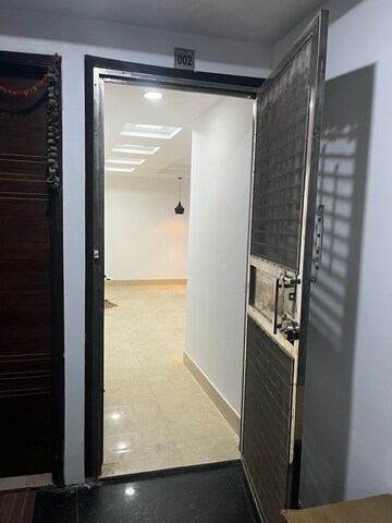 Furnished Amenities in 3 BHK Apartment at Chattarpur – for Rent