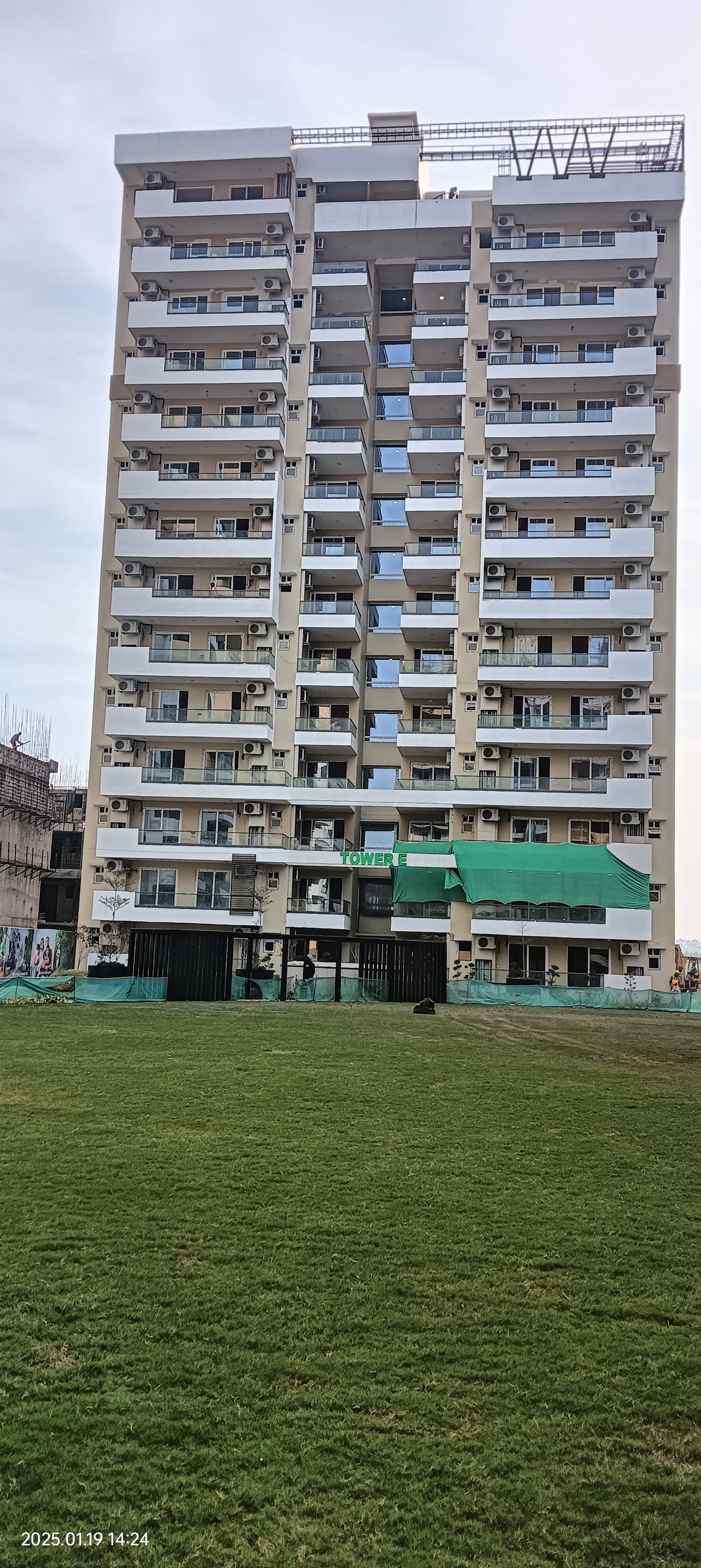 3 BHK + Pooja Room Apartment For Sale in Crecent 