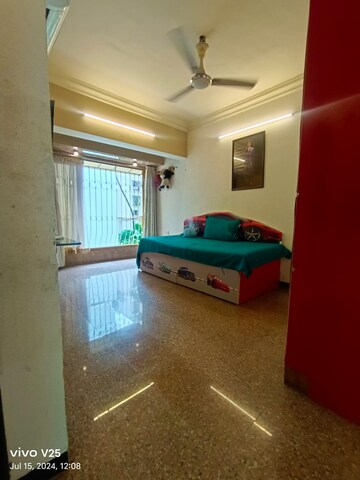 Room in 3 BHK Apartment at Andheri West – for Rent