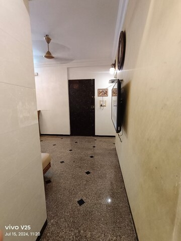 Furnished Amenities in 3 BHK Apartment at Andheri West – for Rent