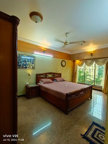 Bedroom in 3 BHK Apartment at Andheri West – for Rent