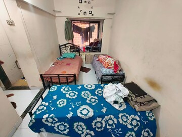 Room in  Pg at Prabhadevi – for Rent