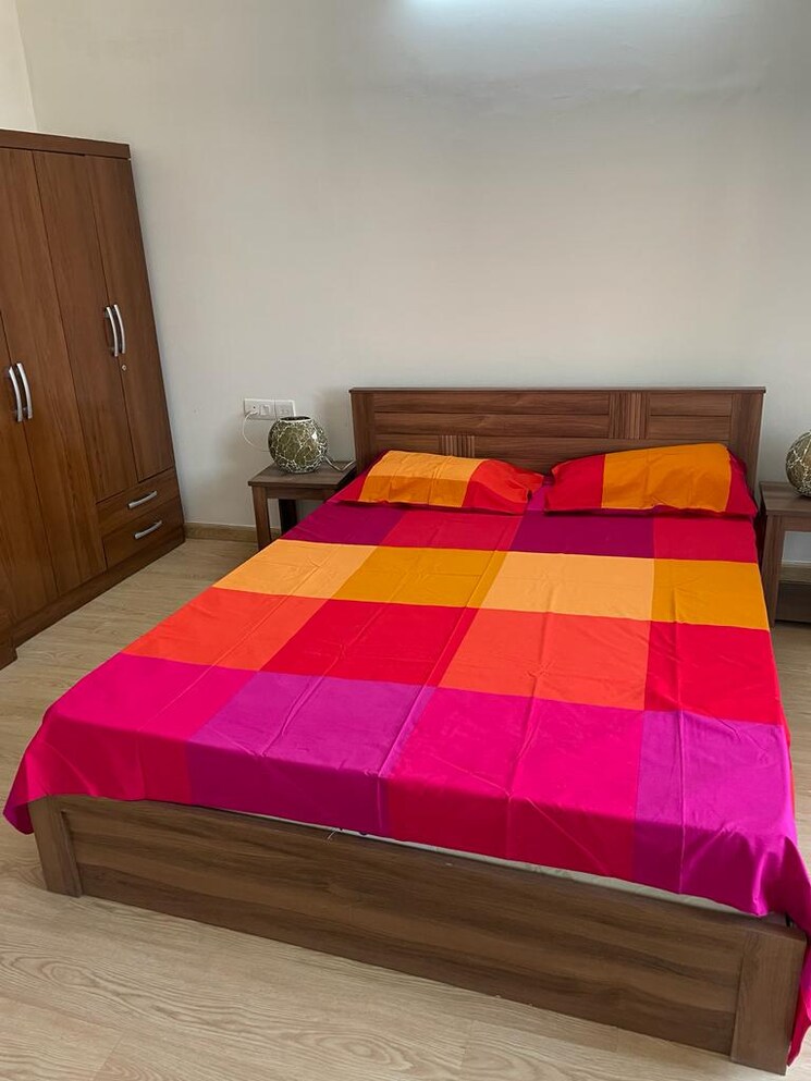 Bedroom, shree-vardhman-victoria 2.5 Bedroom 1350 Sq.Ft. Apartment In Sector 70 Gurgaon 8102601