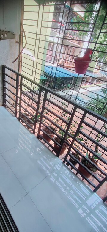 Staircase in 1.5 BHK Apartment at Kalpataru Sidhachal Phase IV, Kapur Bawdi – for Rent